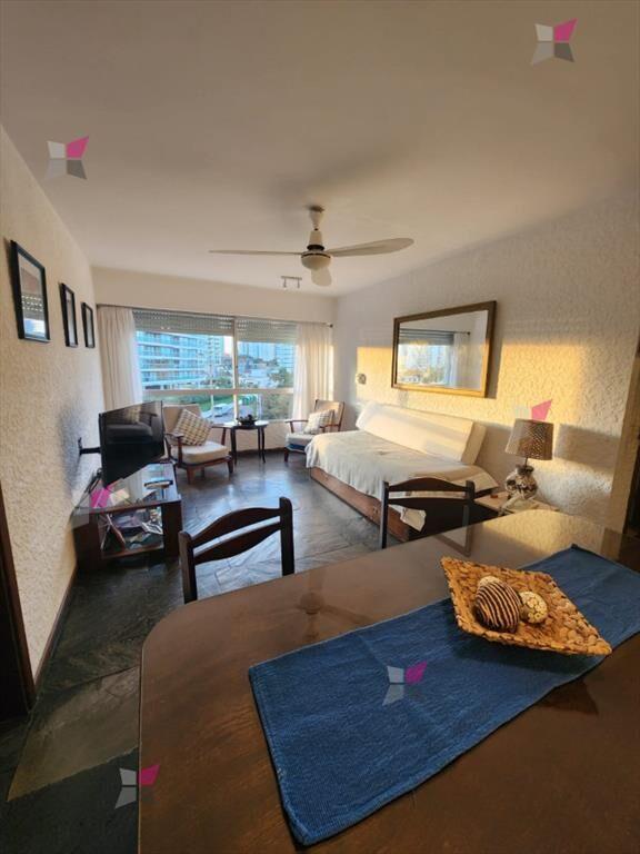 Departamento de 1 dormitorio en venta en complejo