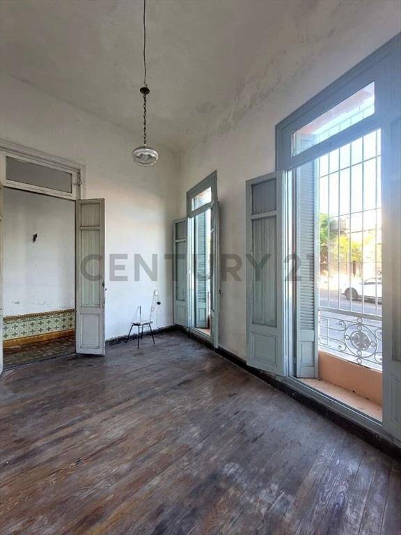 Casa 100m2, 3 dormitorios y altillo, sobre Av en Reducto,...