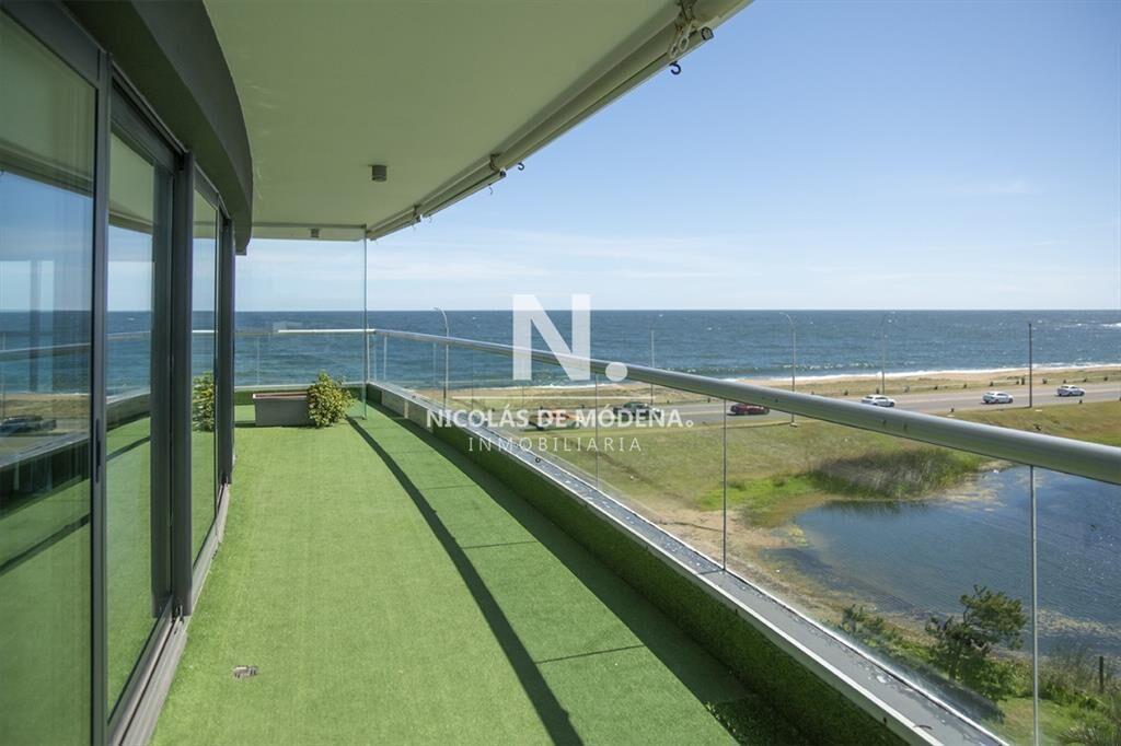 Espectacular PentHouse de primer linea frente al