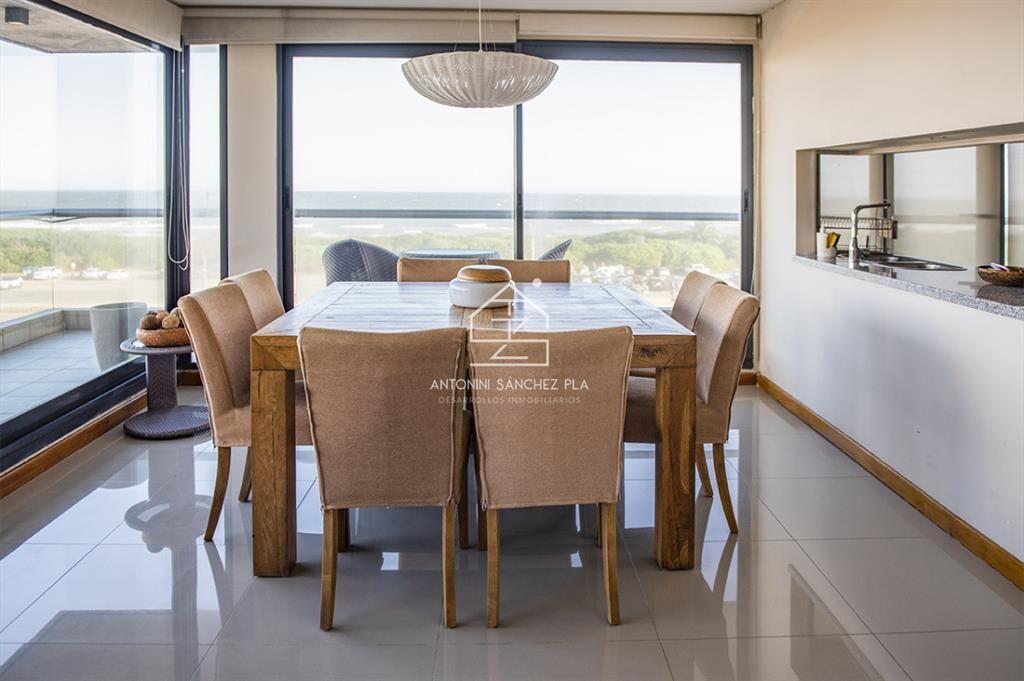 Apartamento Penthouse, frente al mar, playa brava, 3 dormit