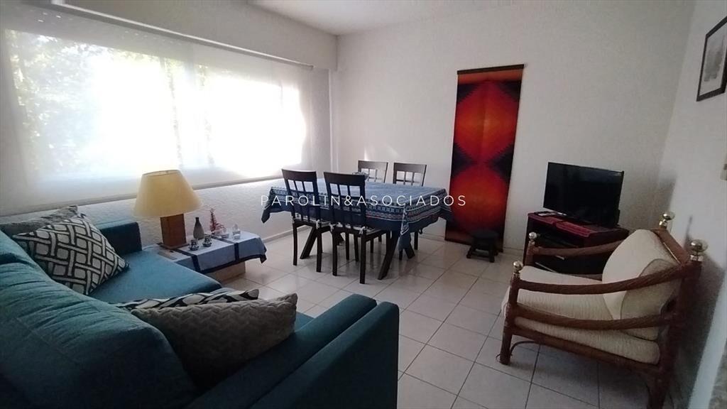 Luminoso apartamento en venta en edificio Aromo,