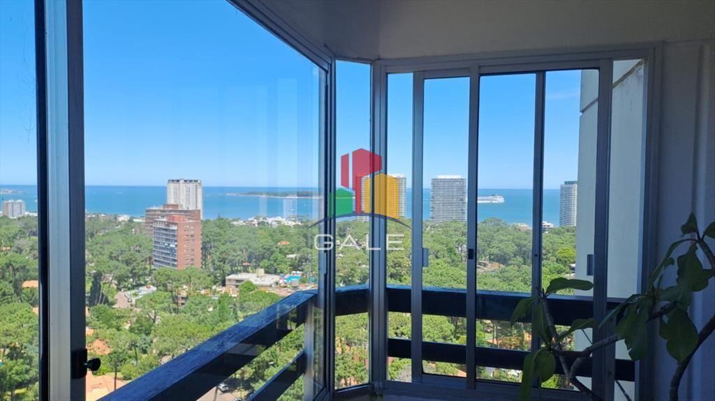 Vende apartamento de 2 dormitorios más servicio