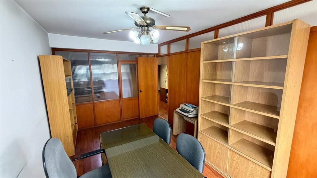 Venta de Oficina en Cordón. Sobre 18 de Julio