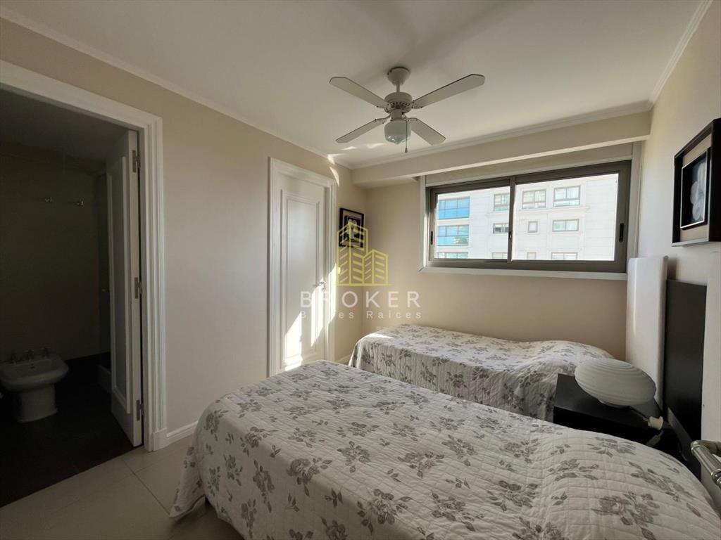 Apartamento en venta Primera linea 4 dorm. 4