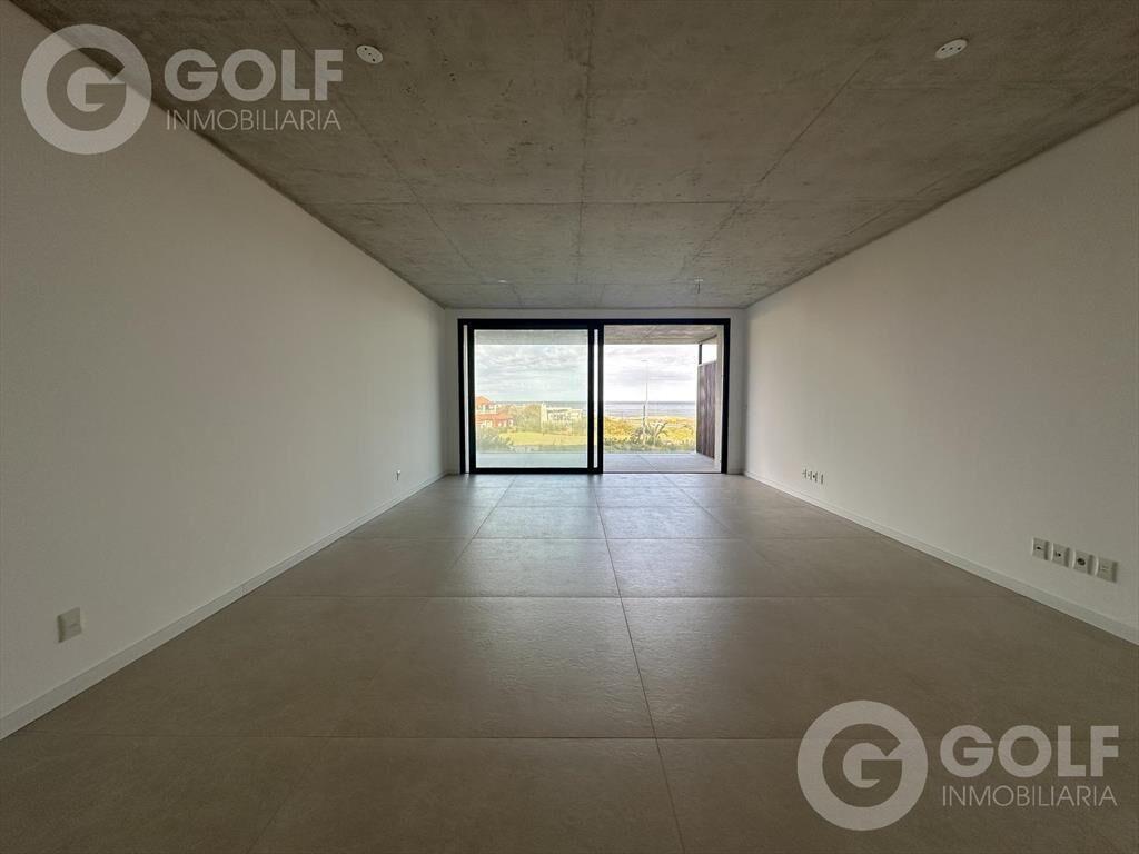 Venta de apartamento de 3 dormitorios y servicio en Mananti