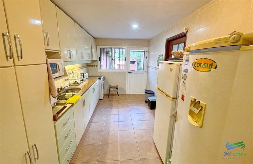 Vendo casa 5 dormitorios cerca de playa mansa,