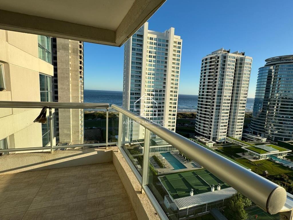 Apartamento de 2 Dormitorios + Dependencia y en