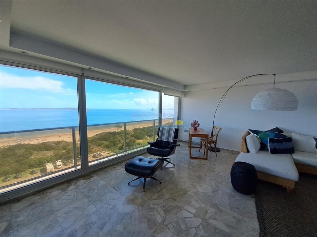 Departamento en venta con amplios ambientes, en