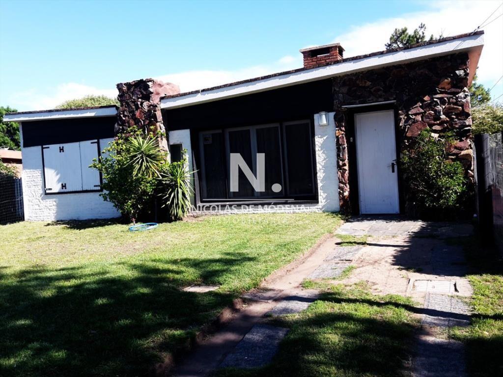 Venta de espectacular casa en una planta con 3 en