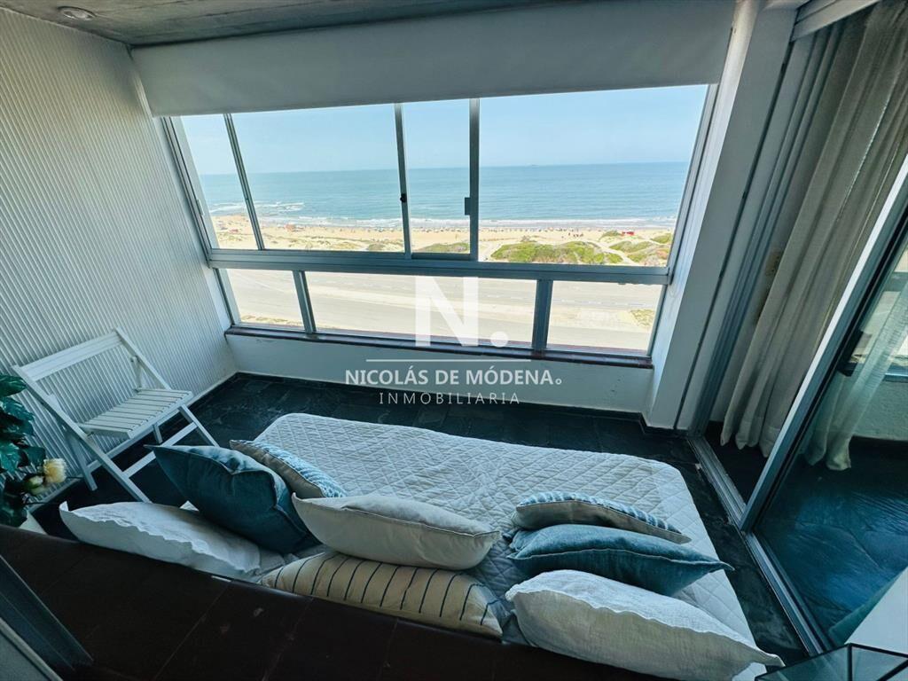 Apartamento de 3 dormitorios en venta en Punta del Este