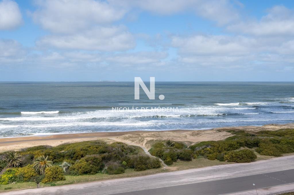 Alquila departamento en Brava, Punta del Este de 4 dormitor