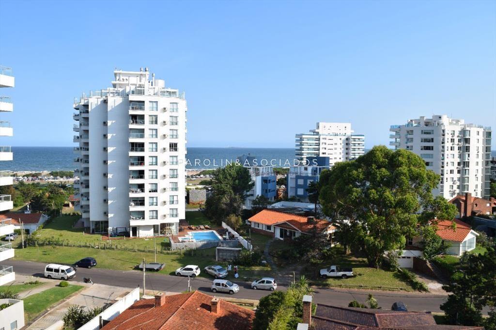 Apartamento de 3 dormitorios en venta en edificio