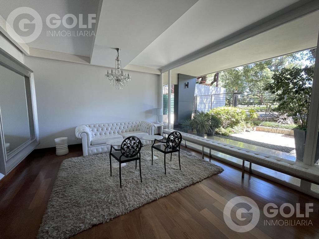 Venta o Alquiler de apartamento triplex de 5 dormitorios en