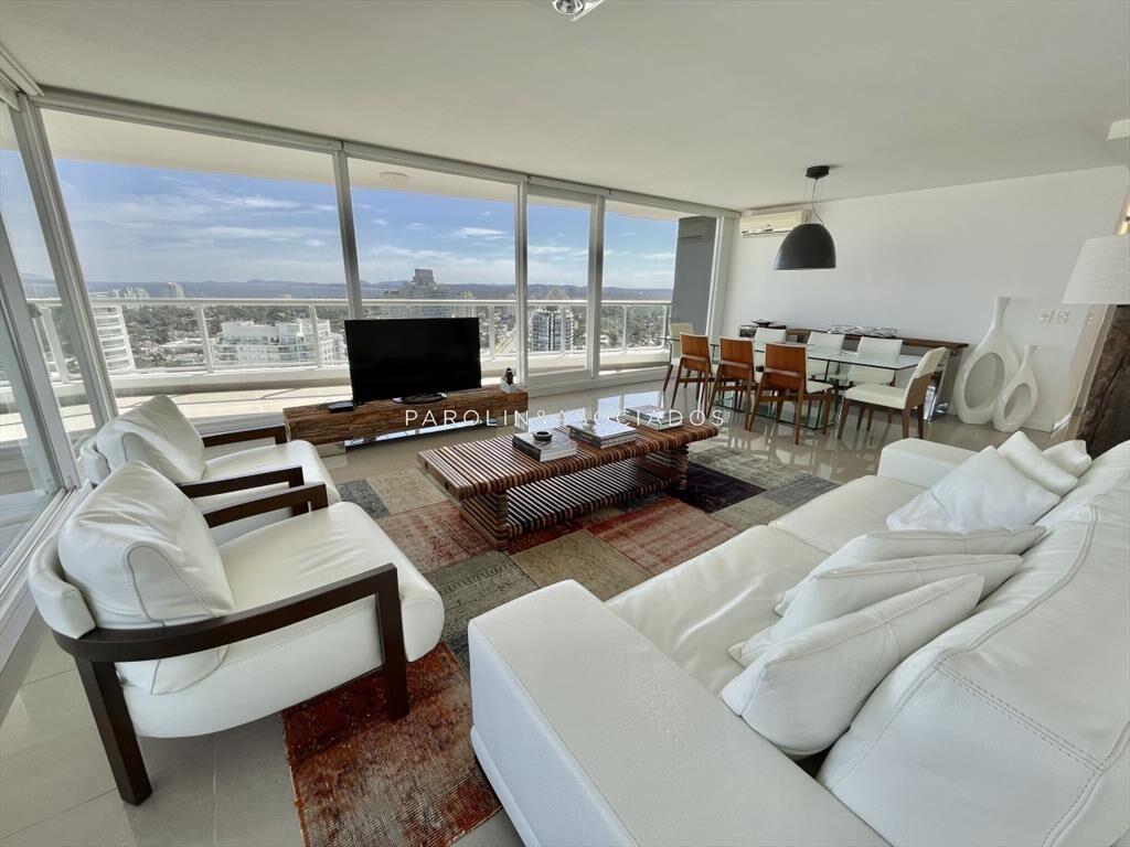 Penthouse de 4 suites en Torre One, Punta del