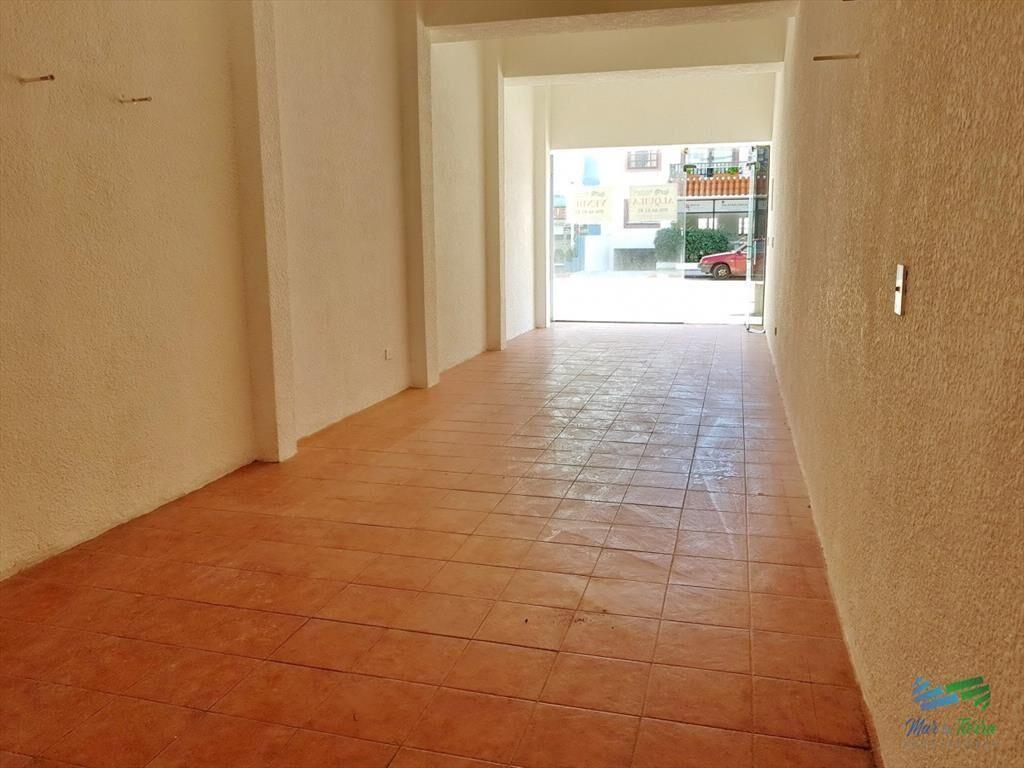 En venta Local a la calle con baño en Peninsula,