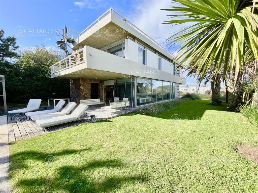 Venta Casa 5 dormitorios 4 baños - Vista al Mar