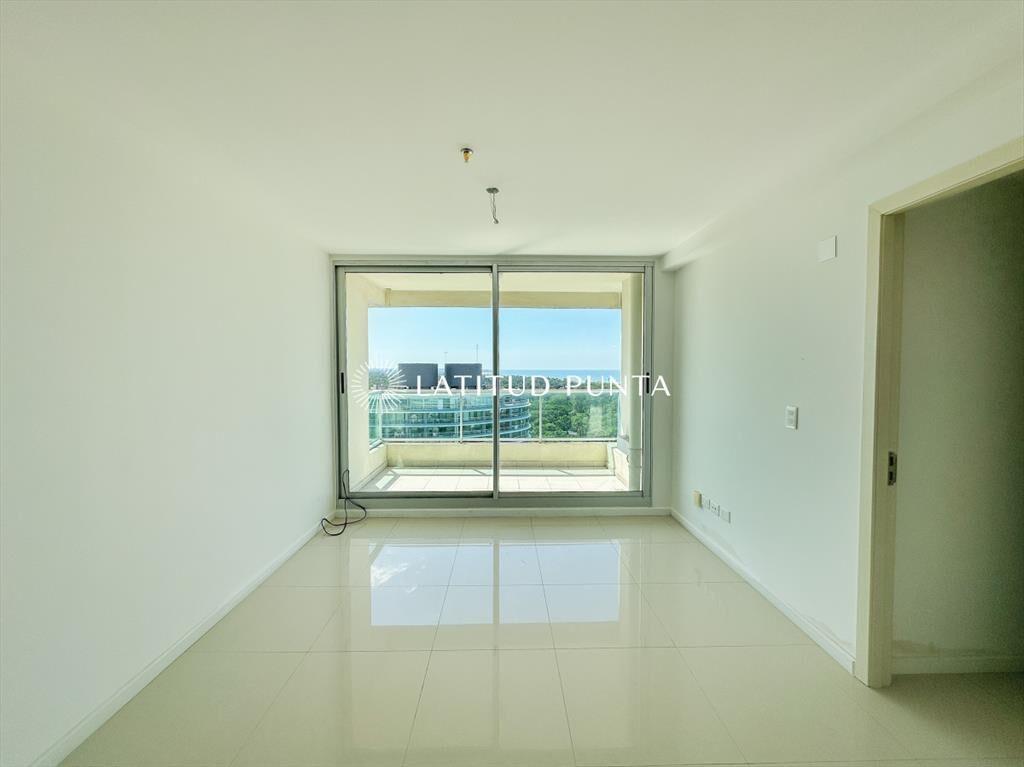 Apartamento en piso alto, 3 dormitorios y vista