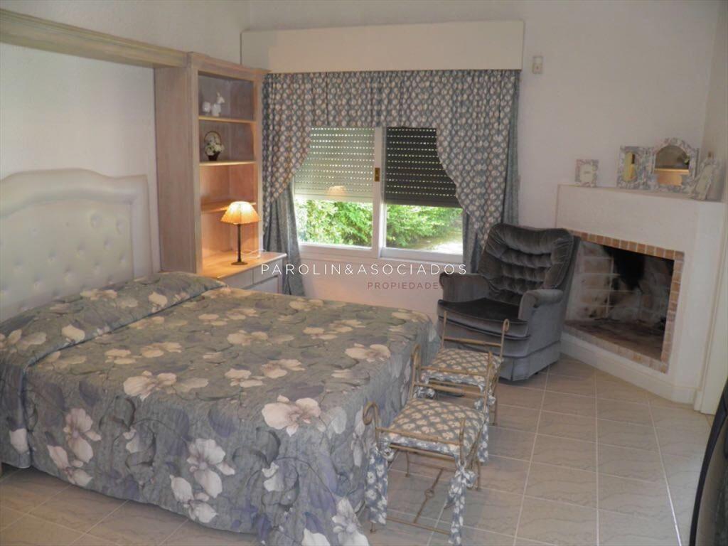 HERMOSA CASA DE 4 DORMITORIOS A LA VENTA.