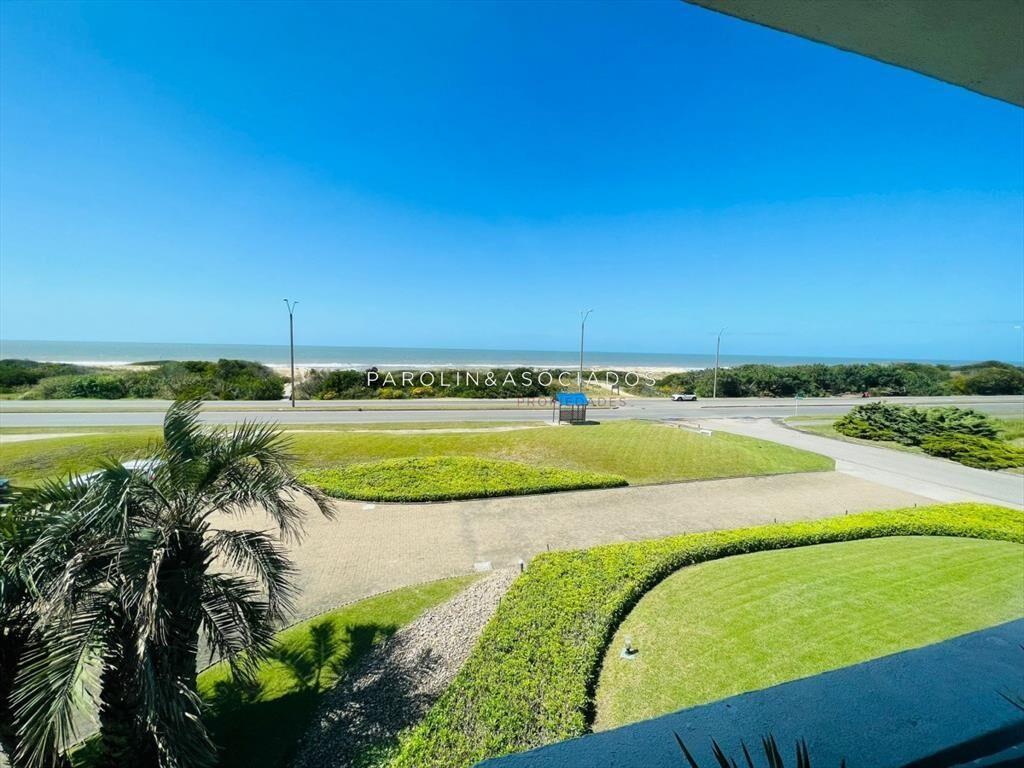 Semipiso de 3 dormitorios + dependencia en Punta