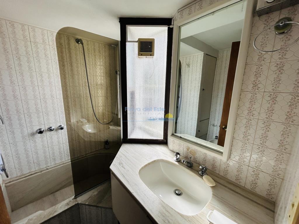 Apartamento en Venta y Alquiler Playa Mansa 3