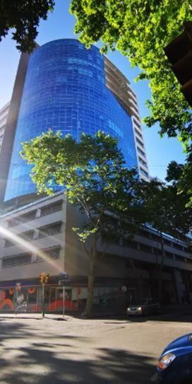 Venta de oficina en Torre de Los Profesionales al frente...