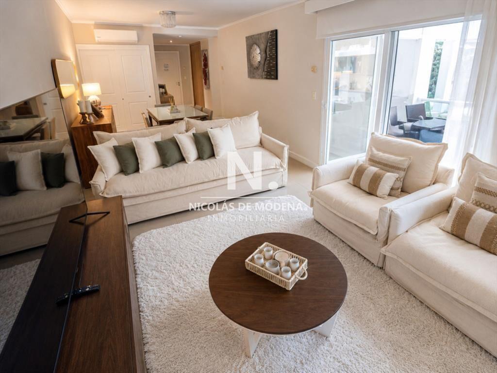 Apartamento de 2 dormitorios en Punta ballena, !