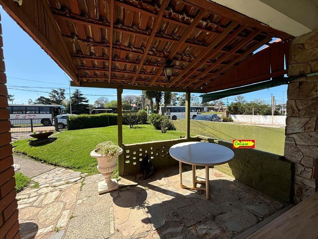 Venta - Casa - 4 dormitorios -Piscina climatizada-Atlantida