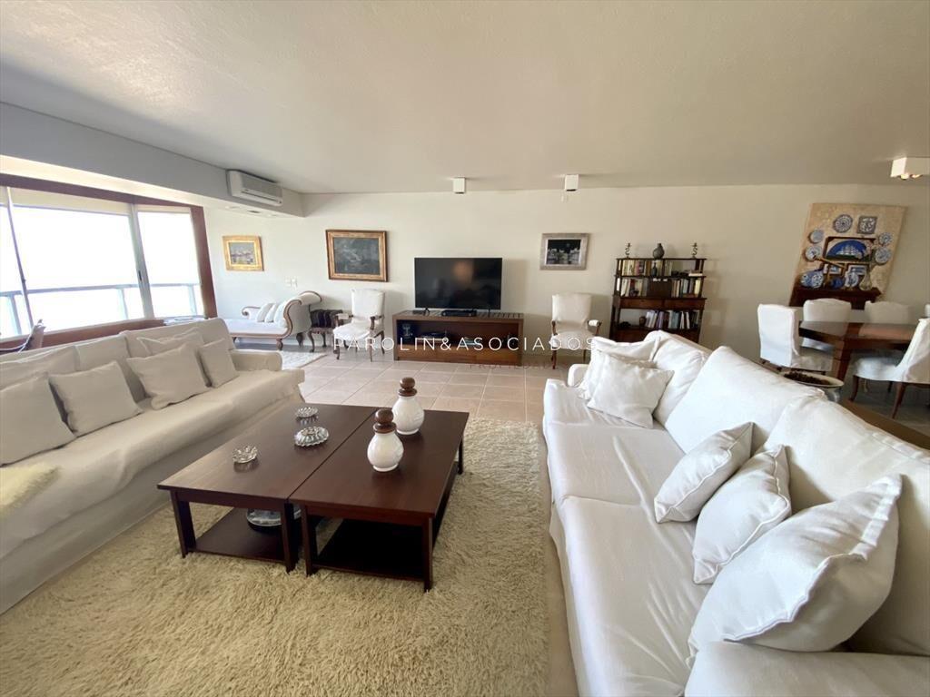 Apartamento en venta de 3 dormitorios en edificio