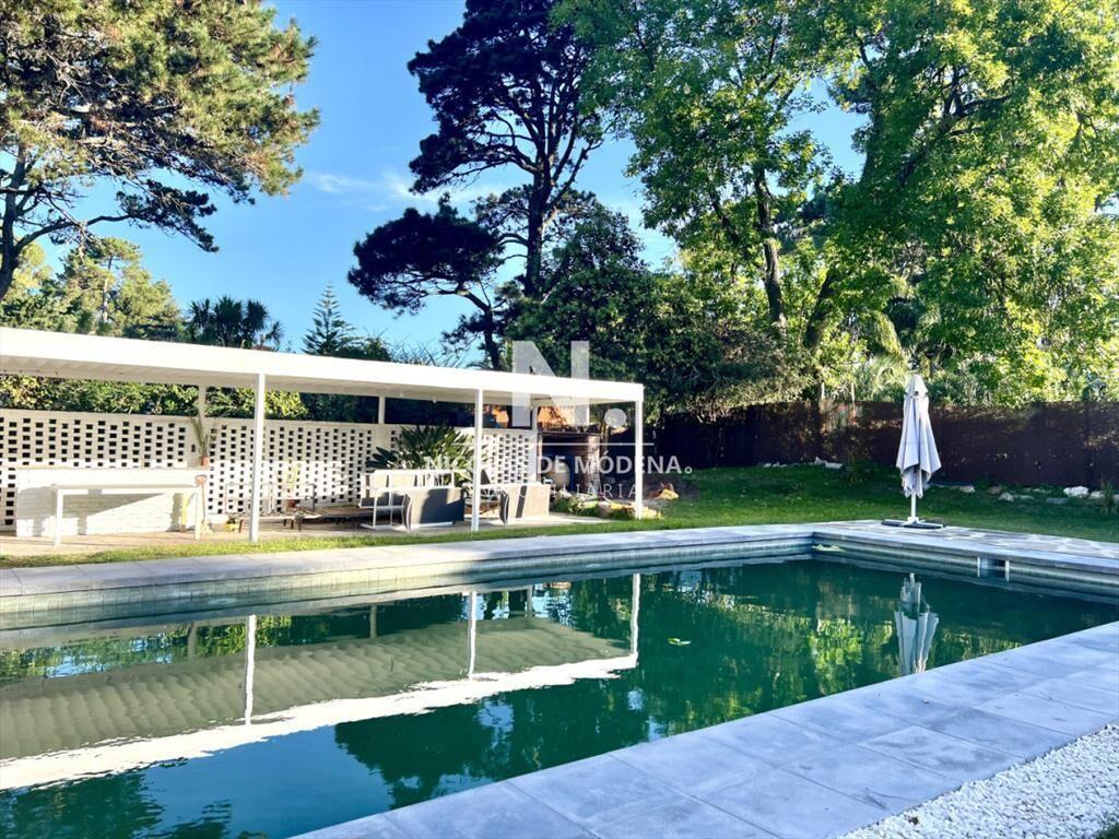 Amplia casa en Cantegril, Punta del Este. 509m2 y