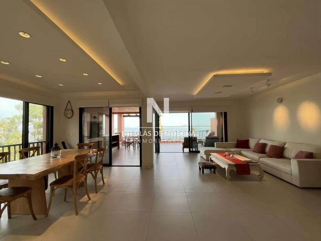 Impecable departamento, comodo e iluminado.