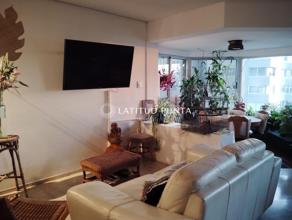 Apartamento en Roosevelt, 3 dormitorios más