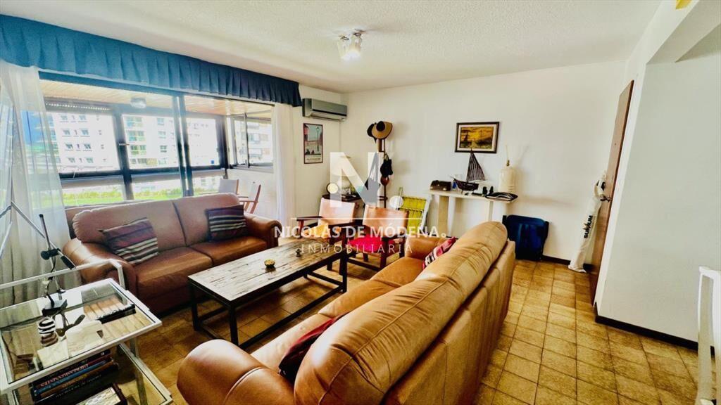 En venta apartamento en Brava de 2 dormitorios.