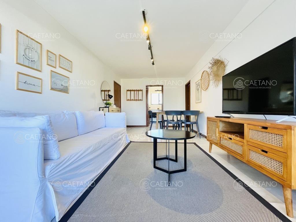 Apartamento de 2 Dormitorios en playa El Emir, -