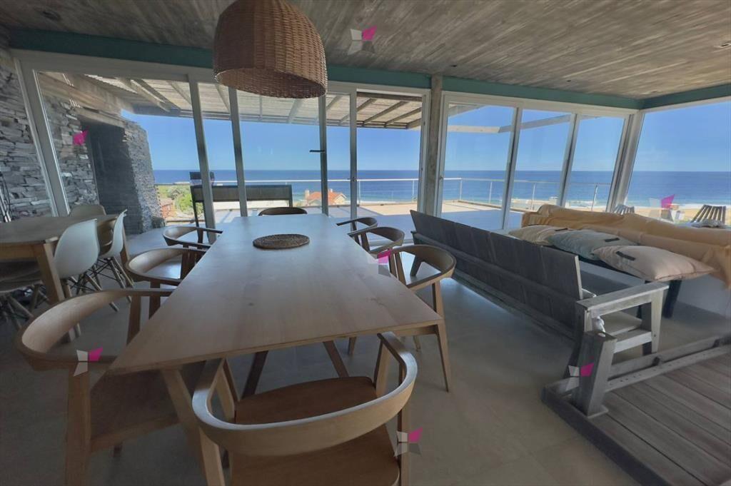 Casa en alquiler a metros del mar con excelente vista