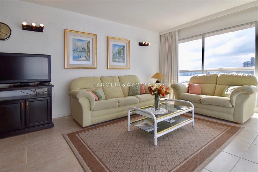 Apartamento en venta en edificio Torre Plaza, Punta del Est