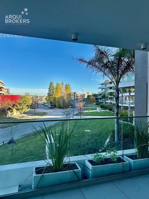 Apartamento de 3 dormitorios en venta en Carrasco - C102