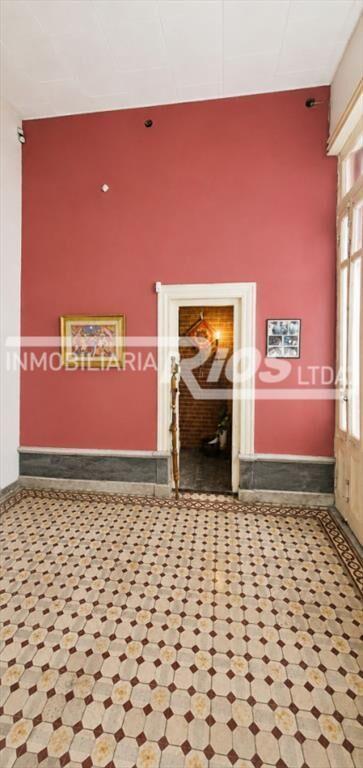 Casa de 4 dormitorios con local independiente y