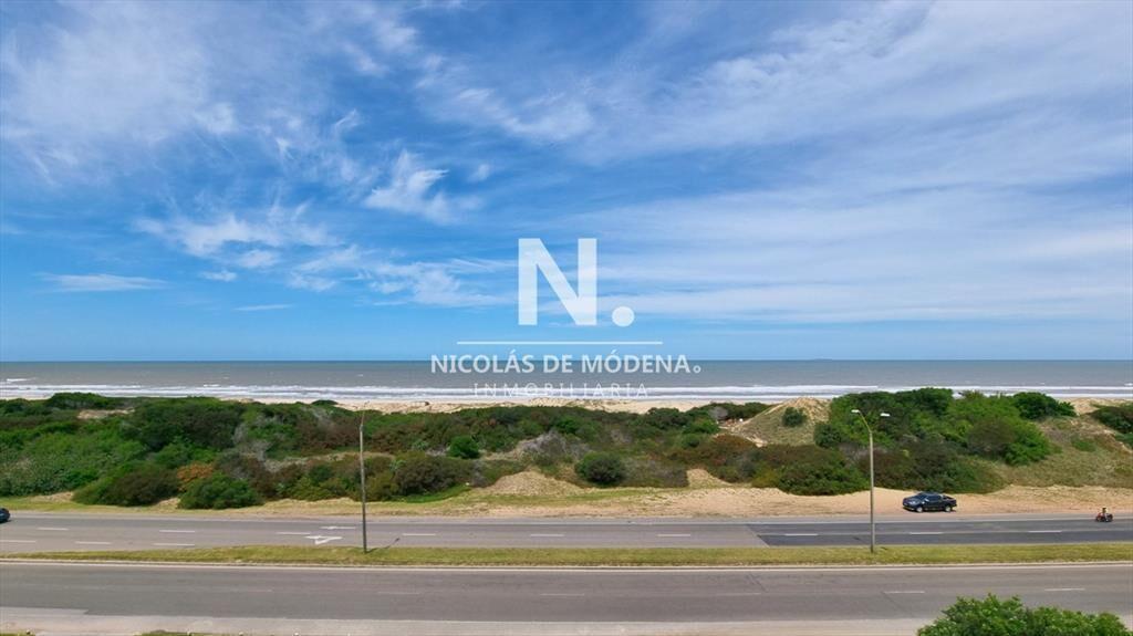 Apartamento esquinero en primera linea de la 4