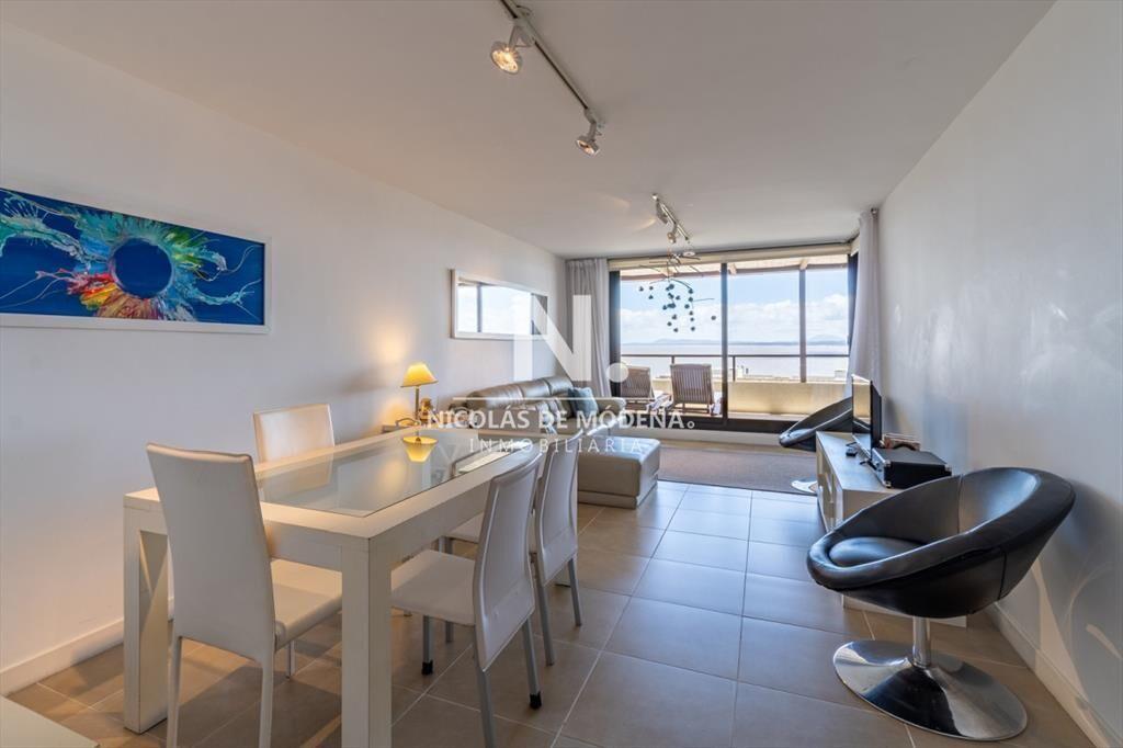 Vende departamento de 2 dormitorios en suites, en