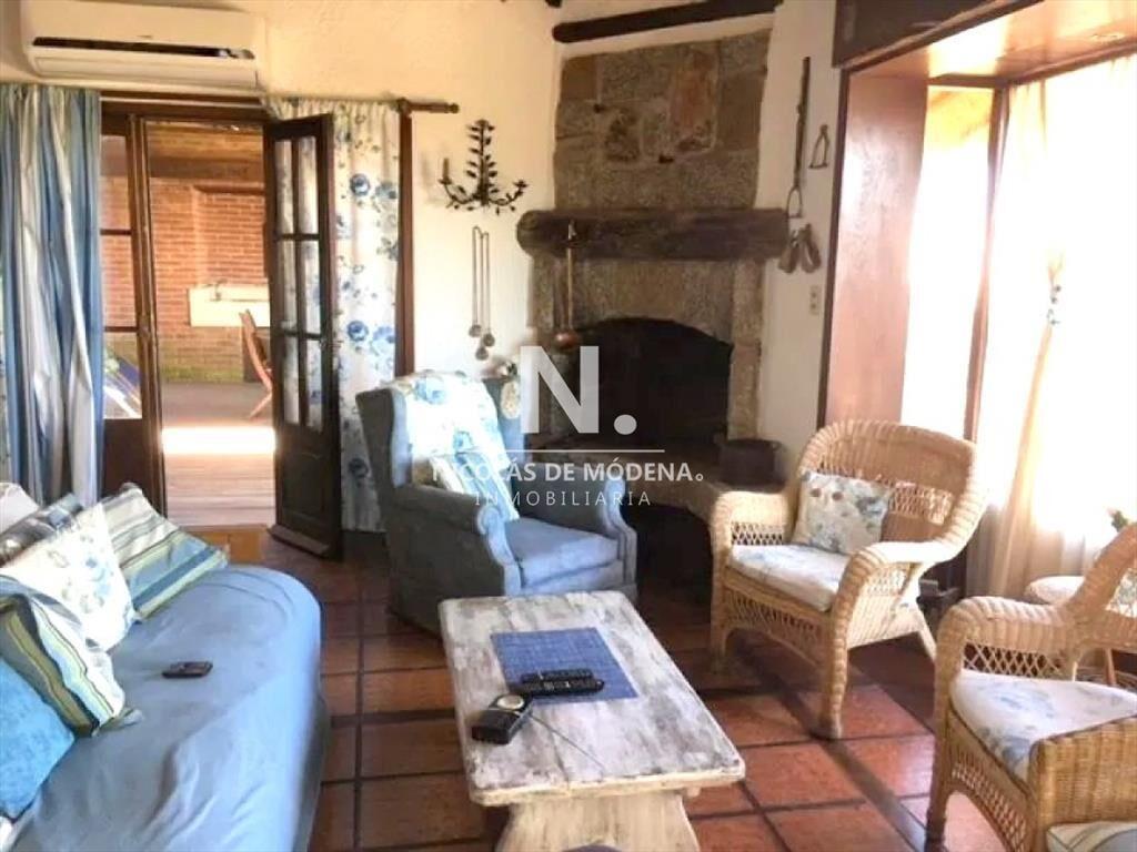 Se vende casa en Manantiales, de 3 dormitorios al