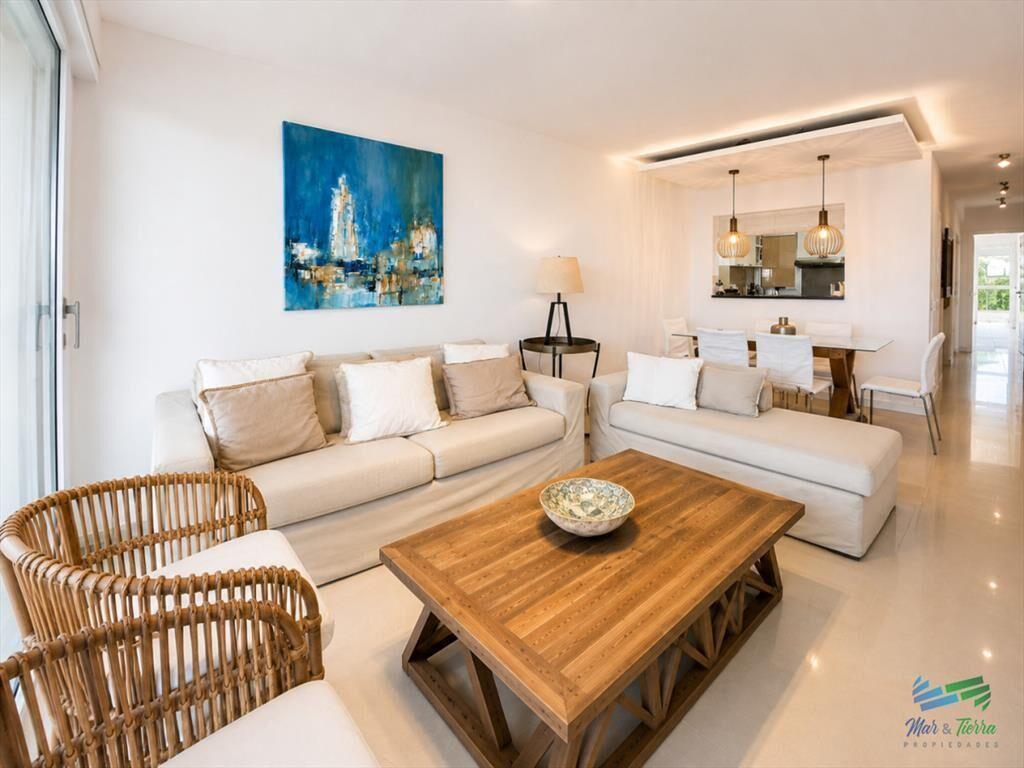 Apartamento moderno de 3 Dormitorios frente al mar en Playa