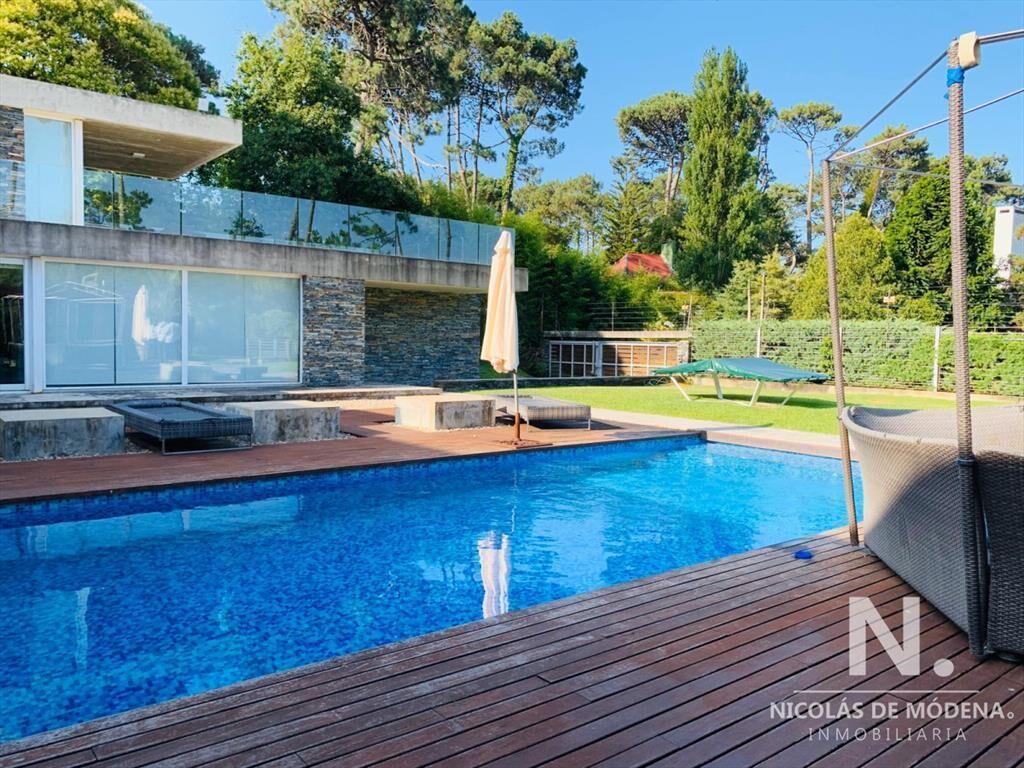 Importante residencia en Venta, Playa Mansa, Punta del Este