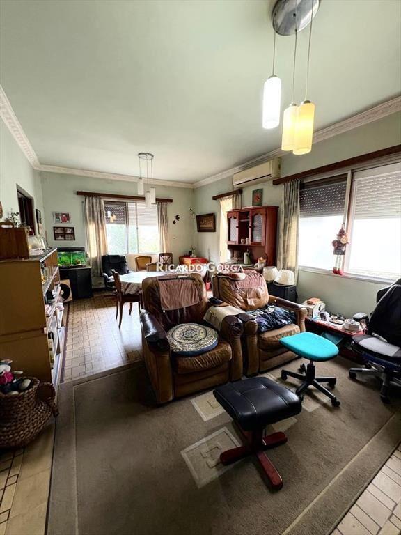 Casa de dos plantas en Venta de 5 Dormitorios, Fondo Bbc...
