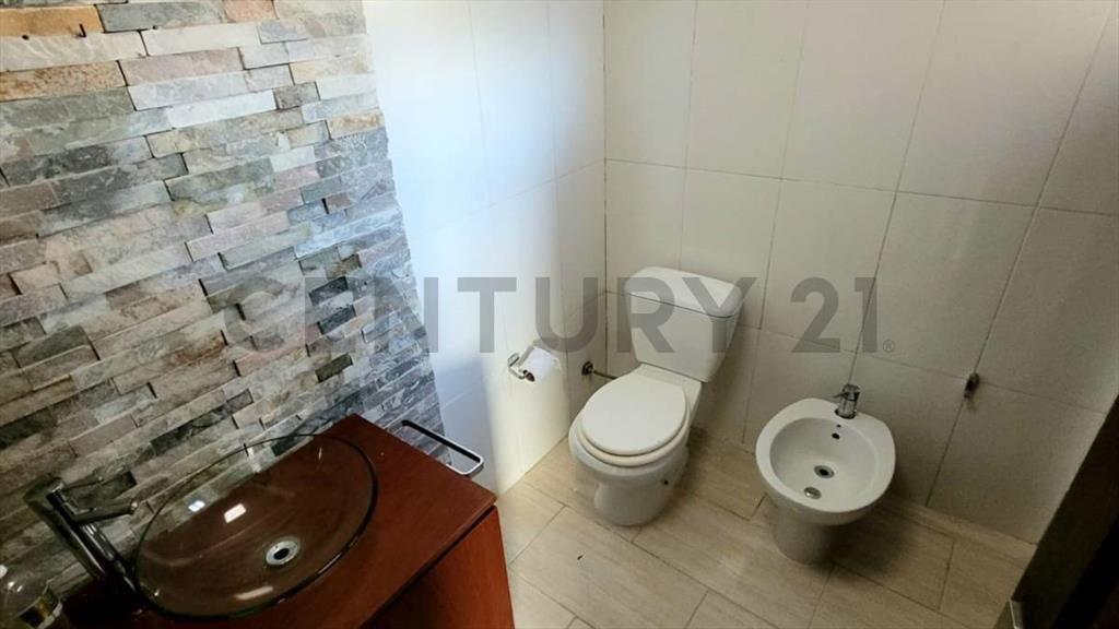 VENTA CASA FRENTE AL MAR 3 DORMITORIOS 4 BAÑOS PISCINA CO...