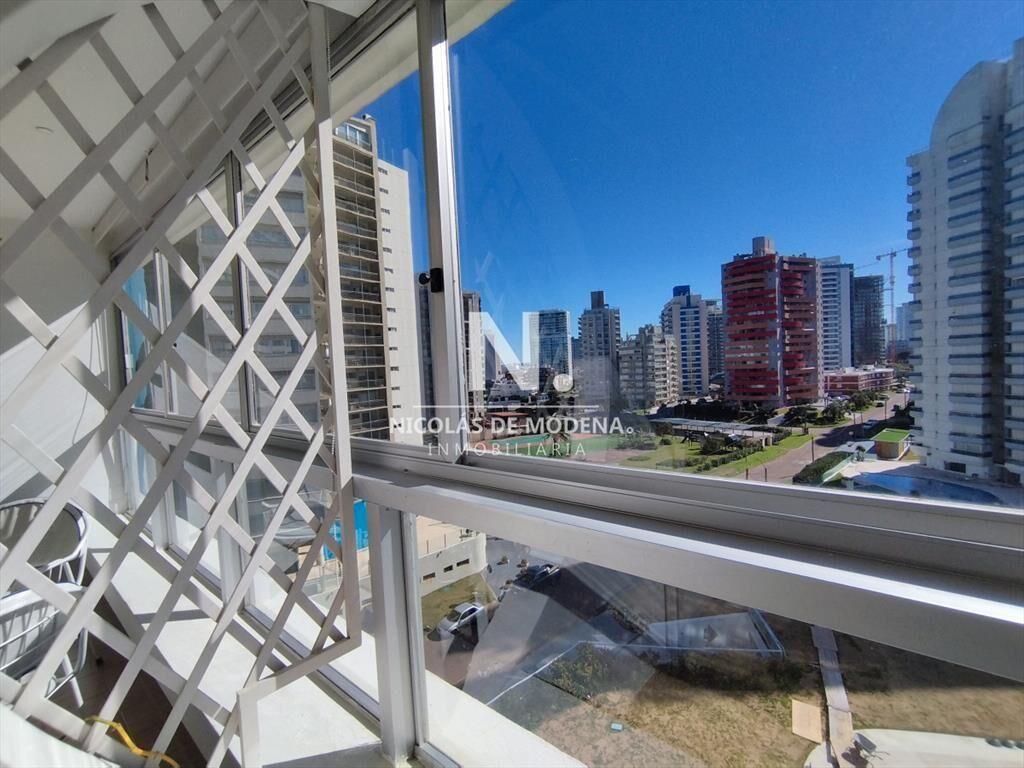 Alquiler y venta de apartamento de dos en Punta