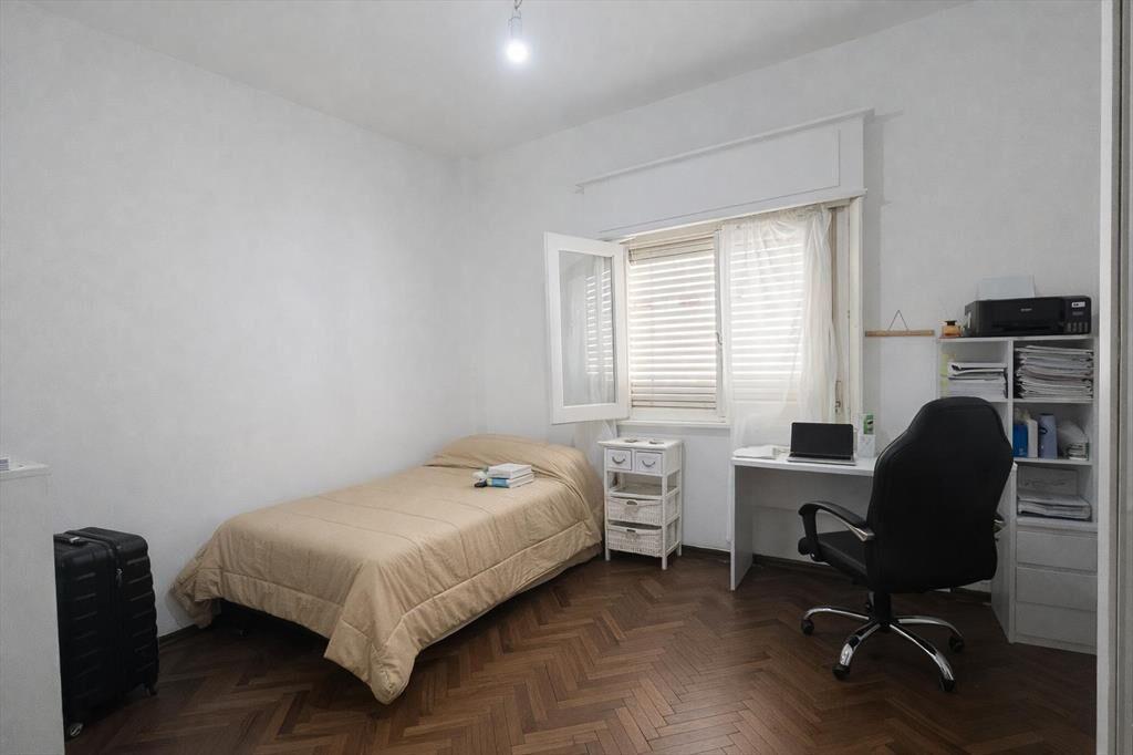 Venta apartamento 3 dormitorios con patio. Tres Cruces- Alq