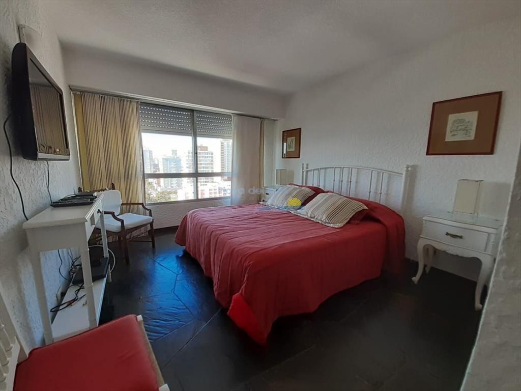 Apartamento de 3 dormitorios en Venta en Punta ,