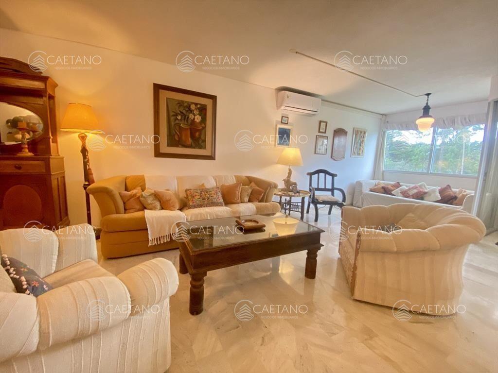 Venta apartamento 4 dormitorios 4 baños punta