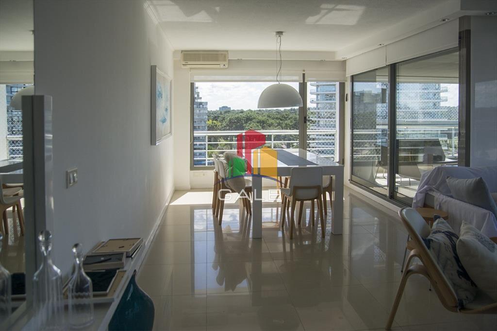 Vende gran apartamento en Brava - Punta del Este