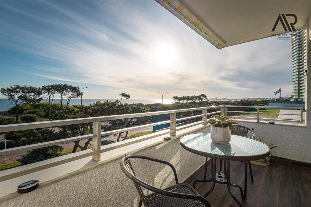 Apartamento en alquiler temporario c/ cochera en Playa Mansa